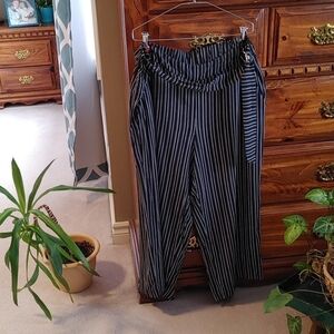 2/$30 Jennifer Lopez Striped Capri Pants